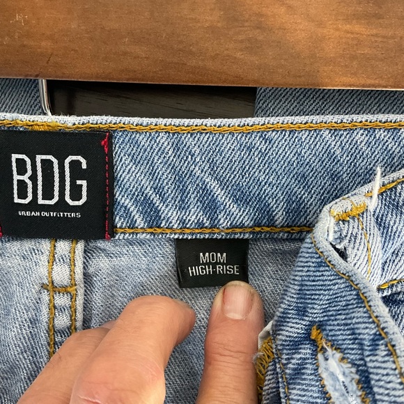 BDG Urban Outfitters Mom High Rise Highly Distressed Lite Blue Denim Size 26 - Picture 5 of 16